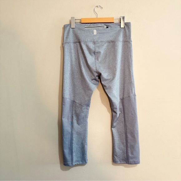 R8 Heather Grey Capri Leggings with Mesh Panels - Picture 9 of 13